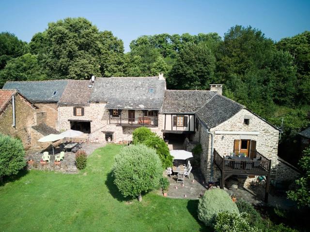 Maison en pierre avec grande maison d'amis et piscine 240m² Montirat