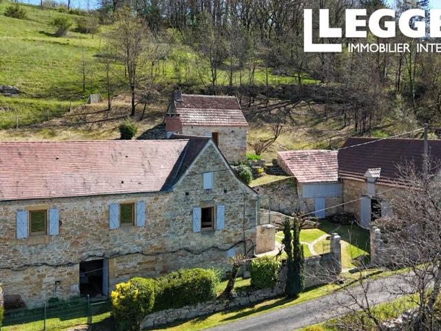 Maison en pierre avec grange à aménager, piscine et 2 hectares – Périgord Noir