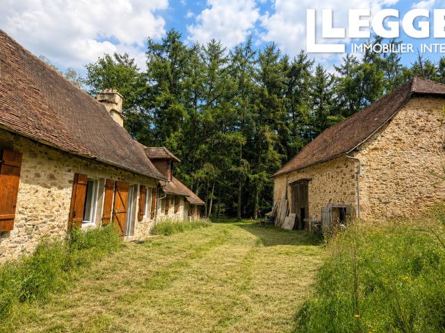 Maison en pierre avec grange et 11 hectares de terrain