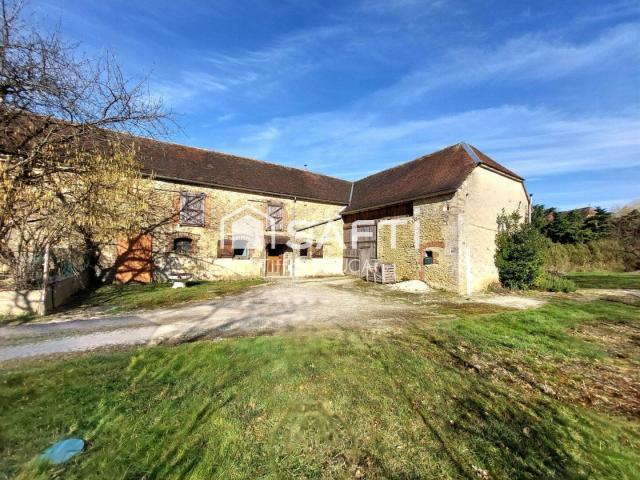 Maison en pierre avec grange
