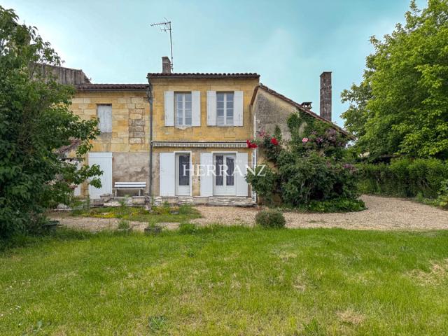 Maison en pierre avec dépendance et terrain 2 000 m2 Proch