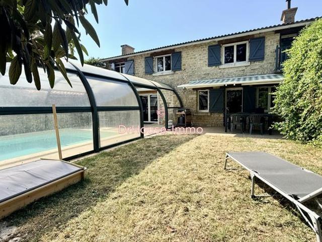 Maison en pierre avec dépendance habitable, piscine et double garage