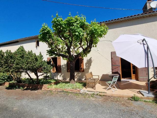 Maison en pierre avec dépendances et 4,8 hectares — Gros pot. 84m² Monségur