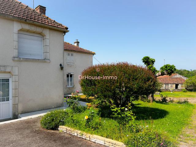 Maison en pierre avec dépendances et jardin