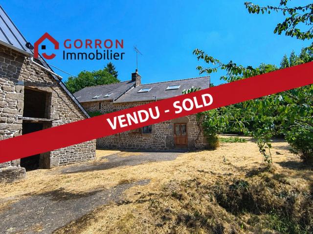 Maison en pierre avec dépendances et terrain 68m² Larchamp