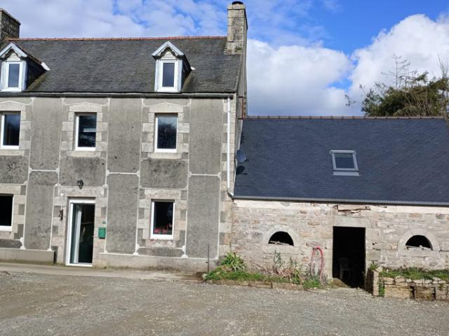 Maison en pierre avec dépendances sur 1 729 m2 de terrain