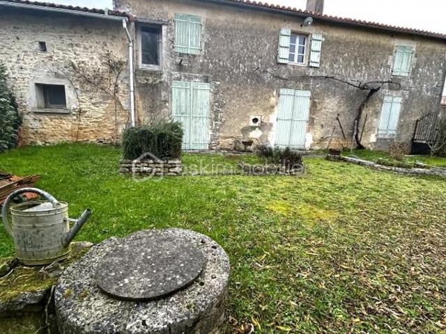 Maison en pierre avec four à pain, cour, jardin 3Min de Verteuil sur Charente