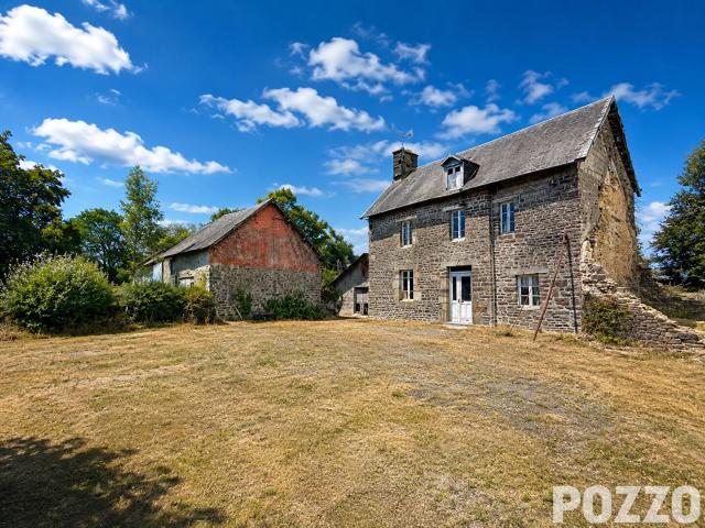 Maison en pierre avec hangar à rénover, à quelques minutes de Granville et de la mer