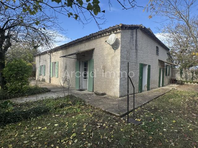 Maison en pierre avec jardin clos et une parcelle non attenante