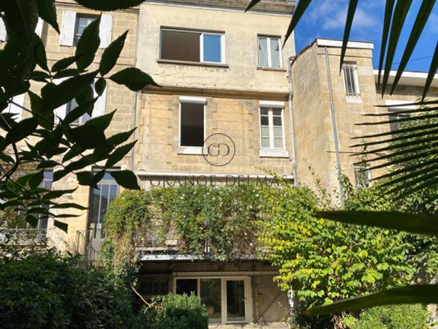 Maison en pierre avec jardin SAINT SEURIN