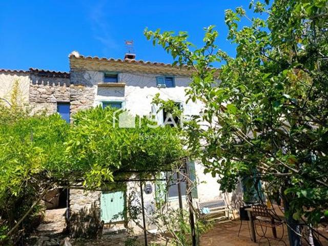 Maison en pierre avec jardin