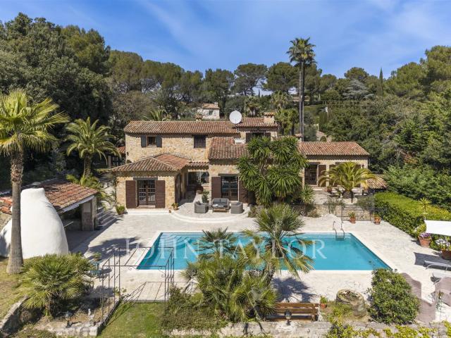 Maison en pierre avec maison d'amis, au calme absolu près de. 300m² Biot
