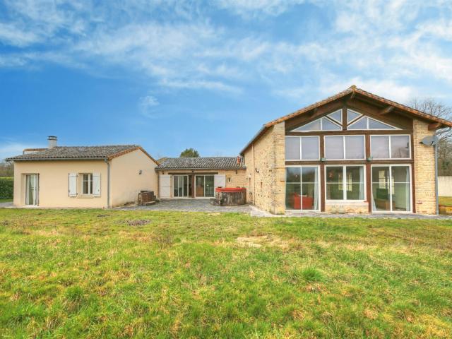 Maison en pierre avec mason d'ami et terrain de 9 000m2 203m² Chenay