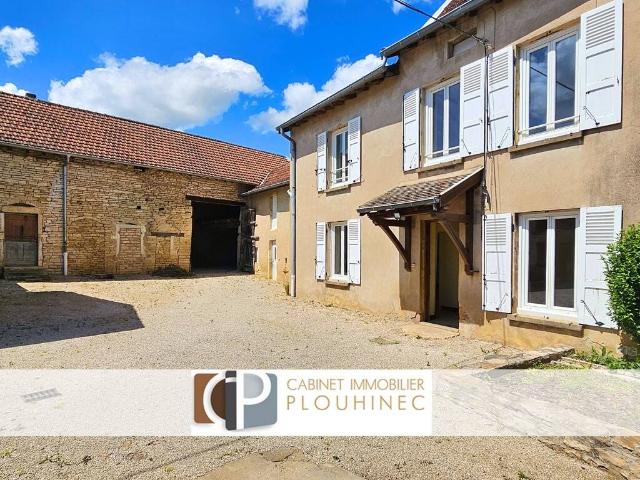 Maison en pierre avec nombreuses dépendances!