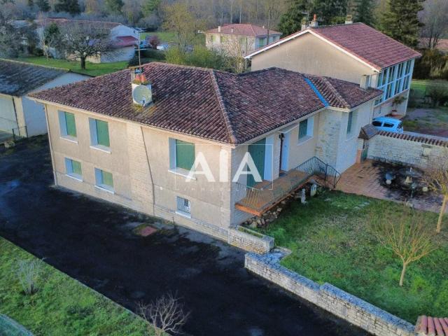 Maison en pierre avec sous sol complet– Mansle