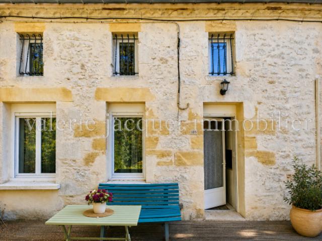 Maison en pierre avec ponton privé sur la Dordogne