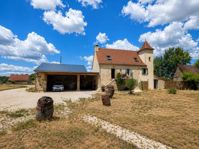 Maison en pierre avec pigeonnier sur Gourdon 146m² Gourdon