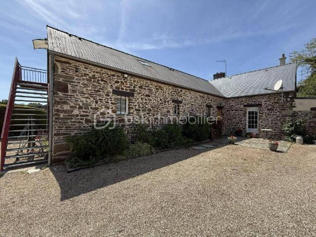 Maison en pierre avec piscine