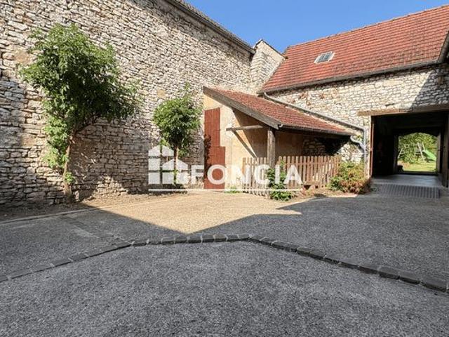 Maison en pierre avec piscine