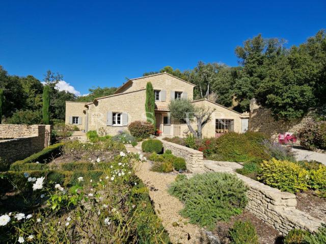 Maison en pierre avec piscine à deux pas du village à Gordes 260m² Gordes