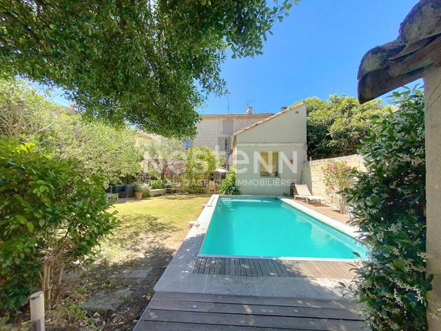 Maison en pierre avec piscine à vendre à Vallabrègues ? 178. 168m² Vallabrègues
