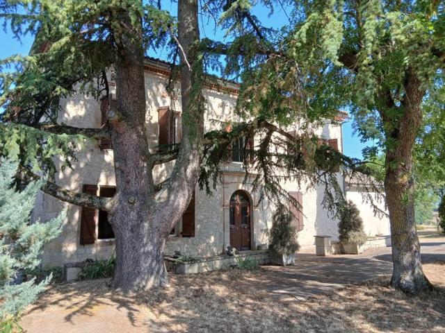 MAISON EN PIERRE AVEC TERRAIN
