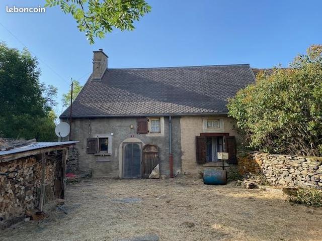 Maison en pierre avec terrain à rénover