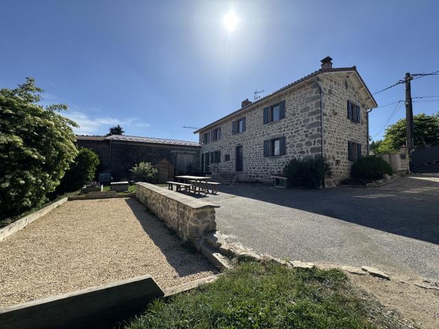 Maison en Pierre avec terrain et garage