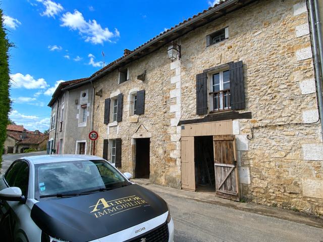 Maison en Pierre avec Terrasse au Bord de la Rivière – Saint. 155m² Saint Front la Rivière