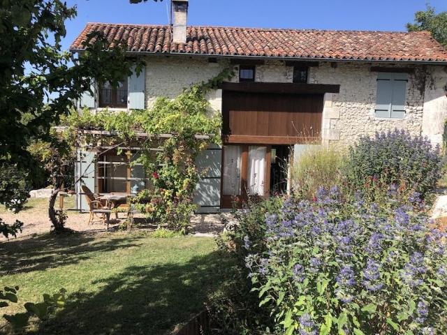 Maison en pierre avec une piscine 123m² Bouteilles Saint Sébastien