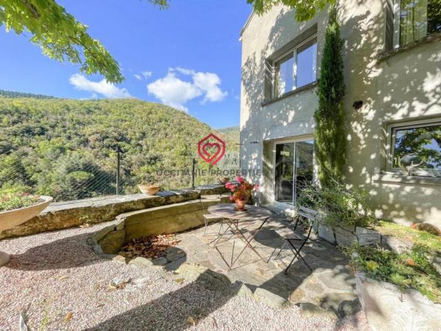 Maison en pierre avec vue, Montagne Noire