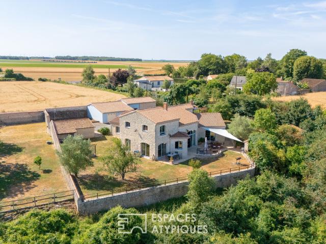 Maison en pierre avec vue aux inspirations provençales