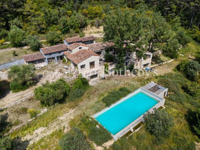 Maison en pierre avec vue panoramique à Tourrettes, proche d. 315m² Tourrettes