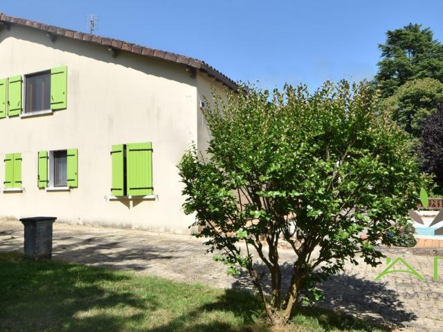 Maison en pierre à 8 chambres au calme avec piscine à Sain. 263m² Saint Pardoux la Rivière