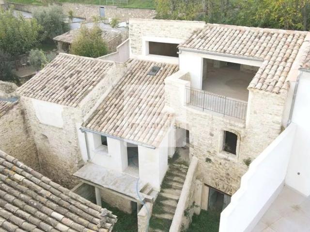 MAISON EN PIERRE A ACHEVER