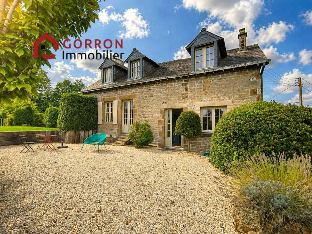Maison en pierre à la campagne
