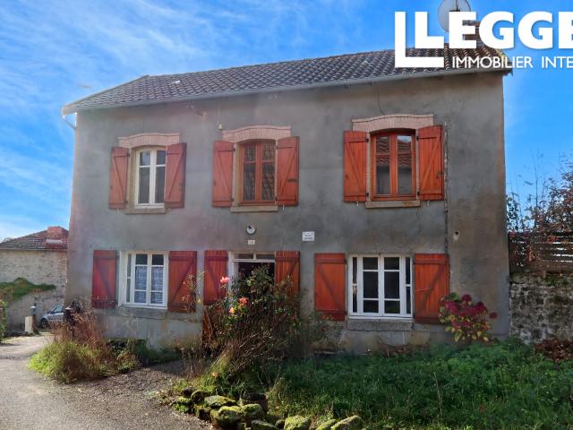 Maison en pierre à la campagne