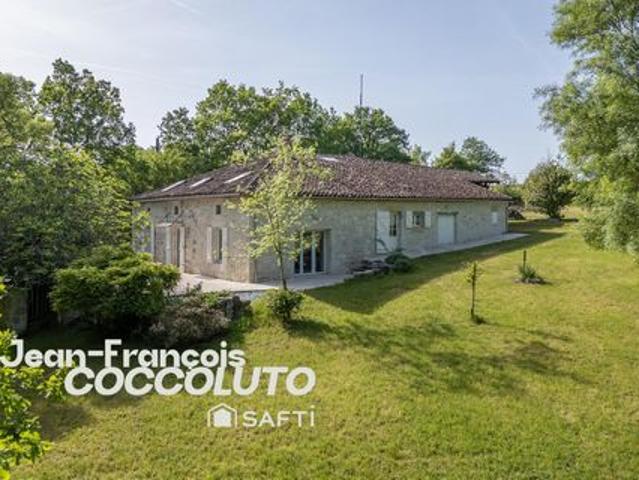 Maison en pierre à la campagne
