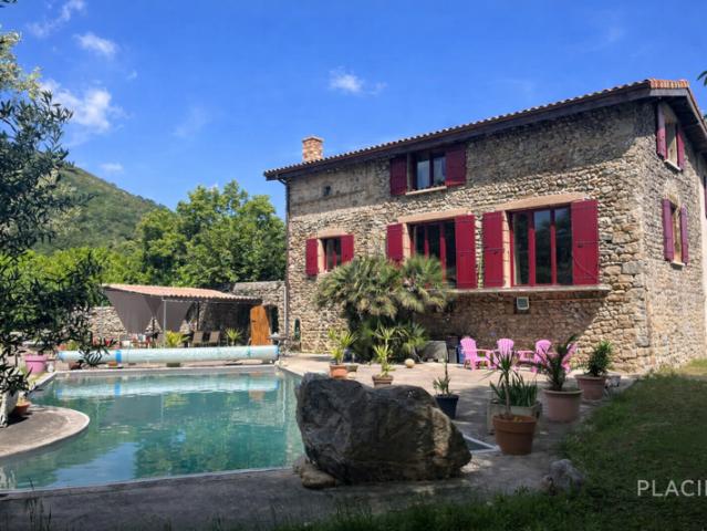 Maison en pierre à SARRAS avec piscine 230 m2 environ