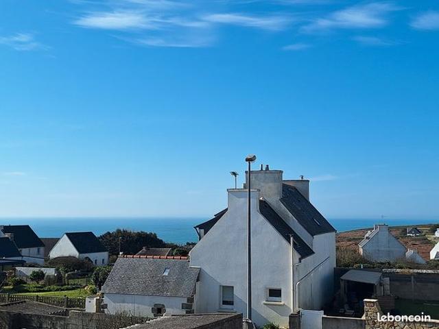 Maison en pierre à proximité des chemins côtiers et de la Baie des Trépassés