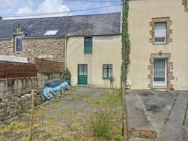 Maison en pierre à réhabiliter, à vendre à 1km du bourg de Marz