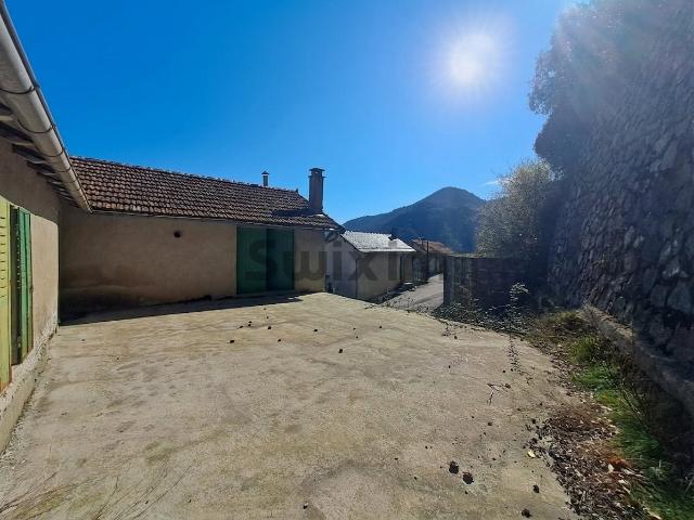 Maison en pierre à rénover