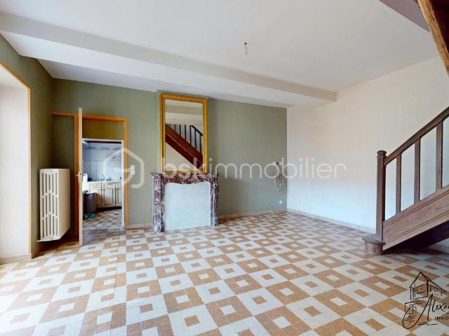 Maison en pierre à rénover – 141 m² – Dépendances – Terrain clos 645 m²