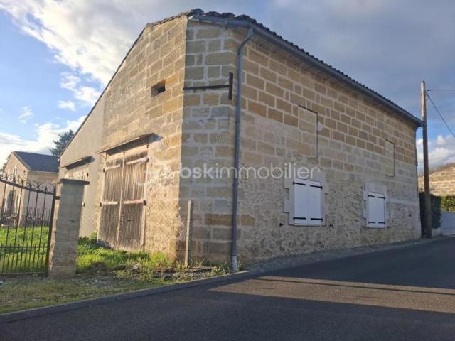 Maison en pierre à rénover – 190 m² – Terrain 594 m² – Centre de Saint Magne de Castillon