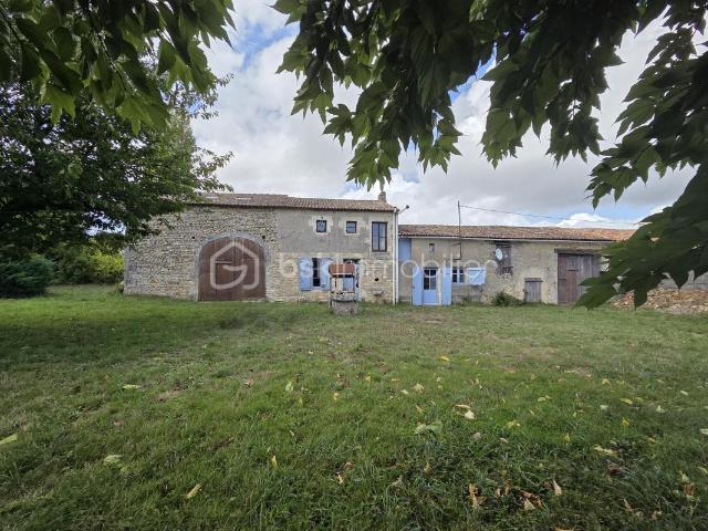 Maison en pierre à rénover au calme