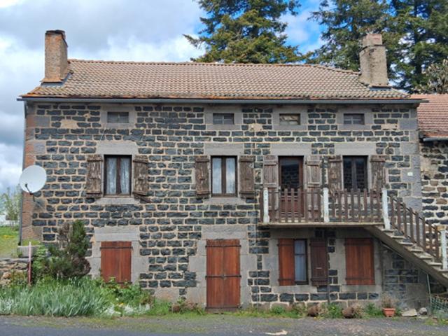 Maison en pierre à rénover entièrement Fort potentiel