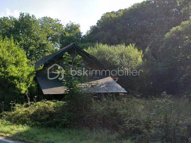 Maison en pierre à rénover intégralement fort potentiel locatif