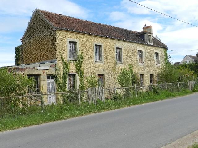 MAISON EN PIERRE A RENOVER, SUR PLUS DE 3 800 m² de Terrain