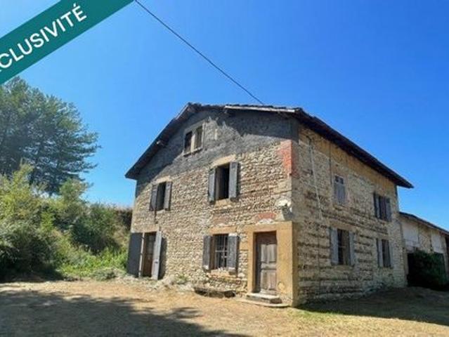 Maison en pierre à restaurer avec dépendances