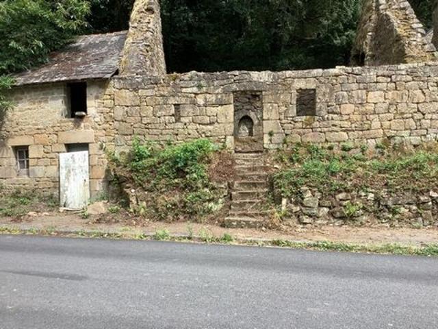 MAISON EN PIERRE A RESTAURER TERRAIN DE 871 M² ATTENANT